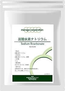 【材料(2人分)】
薄力粉: 100g
重曹: 小さじ1/2
砂糖: 大さじ1
牛乳: 100ml
卵: 1個
溶かしバター: 大さじ1
バニラエッセンス(お好みで): 数滴

【作り方】
1:ボウルに薄力粉、重曹、砂糖を入れ、よく混ぜます。
2:別のボウルで卵を溶き、牛乳と溶かしバター、バニラエッセンスを加えて混ぜます。
3:1の粉類に2の液体を少しずつ加え、ダマがなくなるまで混ぜます。
4:フライパンを中火で温め、バター(分量外)を溶かし、パンケーキの生地を流し入れます。
5:表面に気泡ができてきたら、裏返して両面を焼き、ふんわりと焼き上がったら完成です。

【ポイント】
重曹を使うことで、ふんわりと膨らんだパンケーキが作れます。ベーキングパウダーと違って少し独特の風味が出るため、バニラエッセンスなどで香りを補うと良いです。